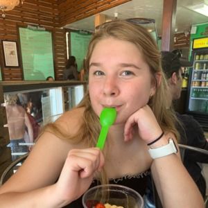 Meet your Posher, Lauren